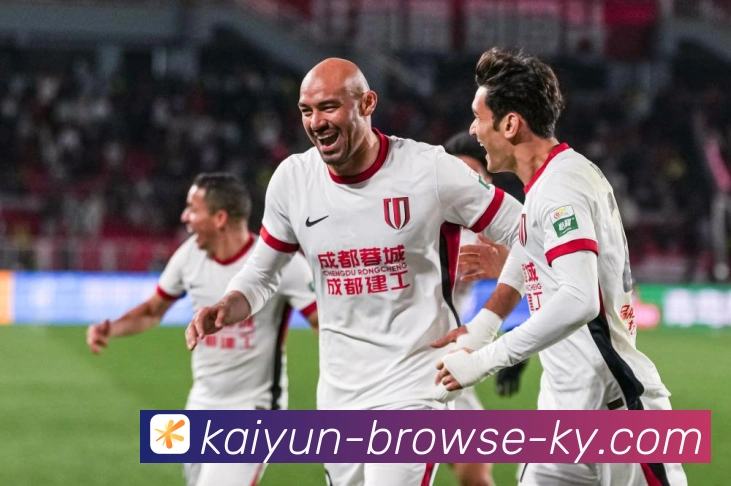 以斯莫林足球生涯全景解析从后防核心到赛场领袖的成长历程与关键挑战